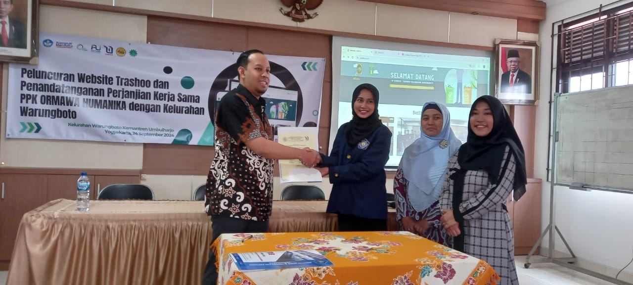 Peluncuran Website Trashoo Optimalisasi Bank Sampah di Kelurahan Warungboto dari Universitas Akprind Indonesia